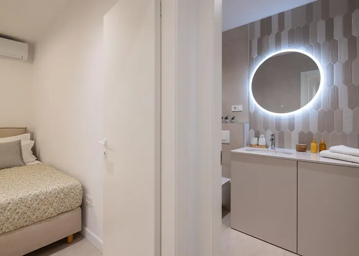 Summer House Lea - With Heated Pool And Sea View *