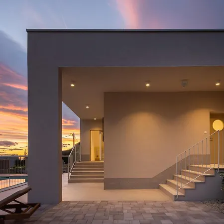 Βίλα Summer House Lea - With Heated Pool And Sea View Bast