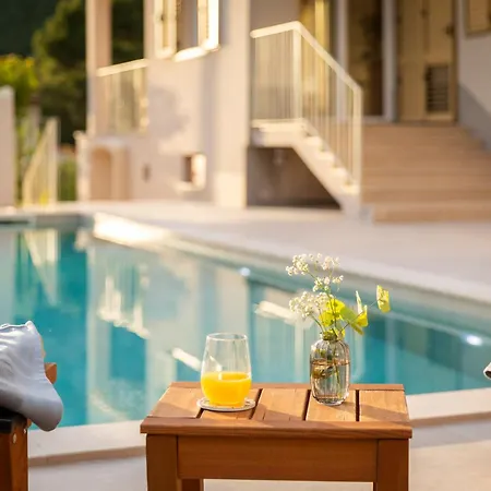 Summer House Lea - With Heated Pool And Sea View Villa Bast