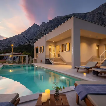 Summer House Lea - With Heated Pool And Sea View Villa *