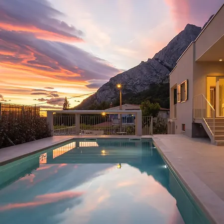 Summer House Lea - With Heated Pool And Sea View Vila Bast