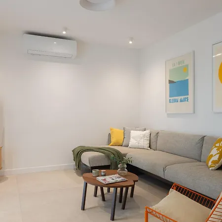 Summer House Lea - With Heated Pool And Sea View