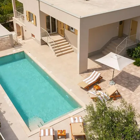 Summer House Lea - With Heated Pool And Sea View * Bast