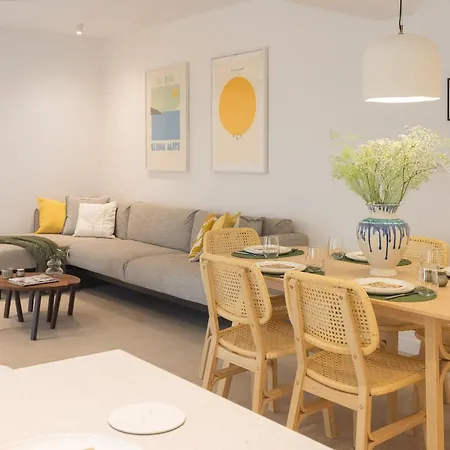 Summer House Lea - With Heated Pool And Sea View Villa