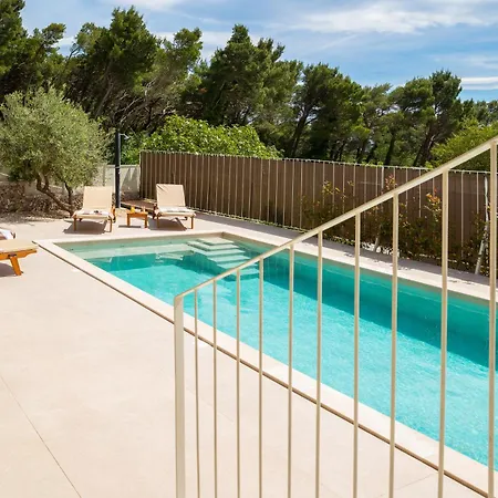 Summer House Lea - With Heated Pool And Sea View Villa Bast
