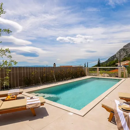 Βίλα Summer House Lea - With Heated Pool And Sea View Bast