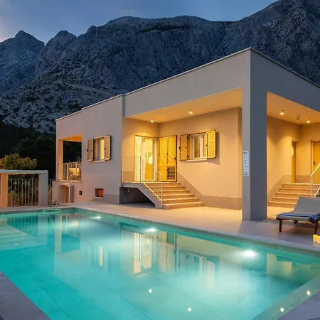 Summer House Lea - With Heated Pool And Sea View Villa