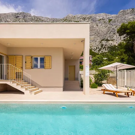 Summer House Lea - With Heated Pool And Sea View Villa *