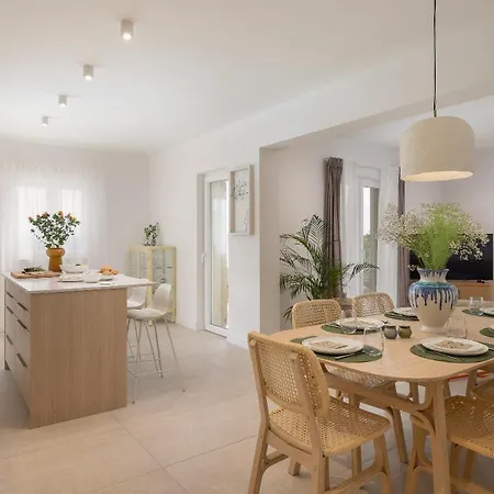 Vila Summer House Lea - With Heated Pool And Sea View