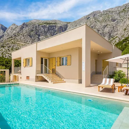 Summer House Lea - With Heated Pool And Sea View Villa *