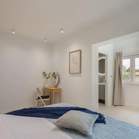 Summer House Lea - With Heated Pool And Sea View Vila
