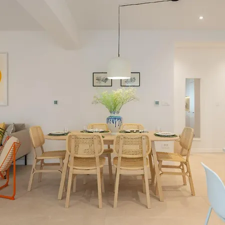 Summer House Lea - With Heated Pool And Sea View