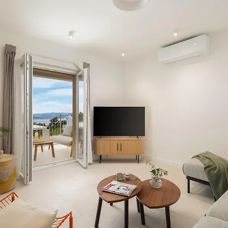 Summer House Lea - With Heated Pool And Sea View Vila