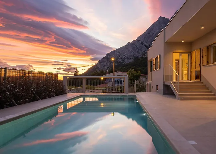 Summer House Lea - With Heated Pool And Sea View Βίλα Bast