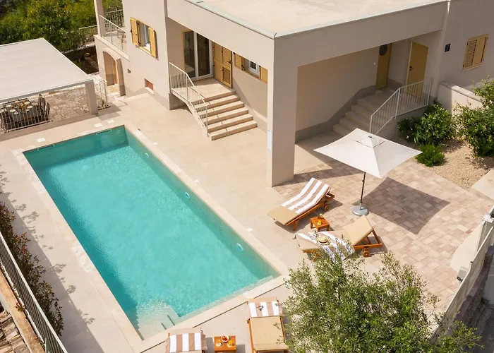 Summer House Lea - With Heated Pool And Sea View * Bast