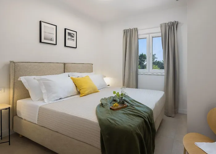 Summer House Lea - With Heated Pool And Sea View * Bast