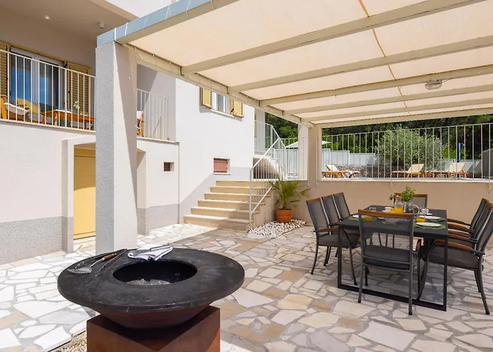 Βίλα Summer House Lea - With Heated Pool And Sea View *