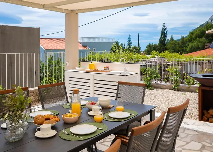 Βίλα Summer House Lea - With Heated Pool And Sea View *