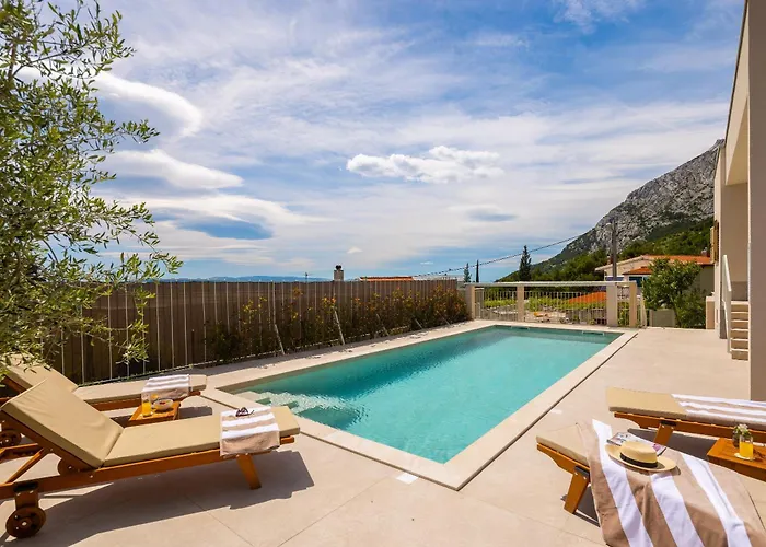 Βίλα Summer House Lea - With Heated Pool And Sea View Bast