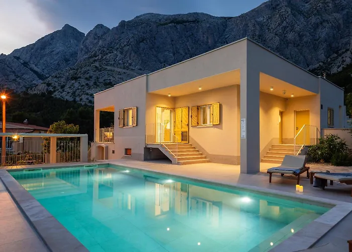 Summer House Lea - With Heated Pool And Sea View Βίλα