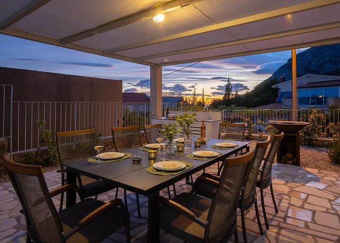 Βίλα Summer House Lea - With Heated Pool And Sea View Bast
