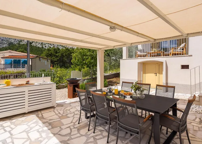 Summer House Lea - With Heated Pool And Sea View