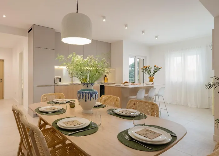 Βίλα Summer House Lea - With Heated Pool And Sea View Bast