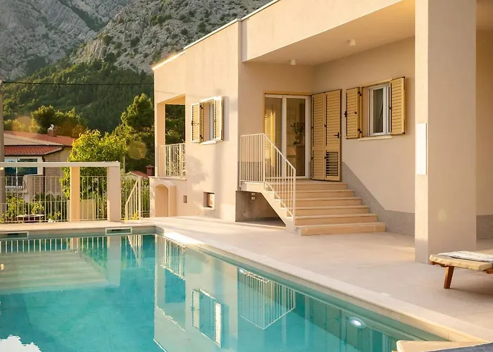 Summer House Lea - With Heated Pool And Sea View Βίλα *