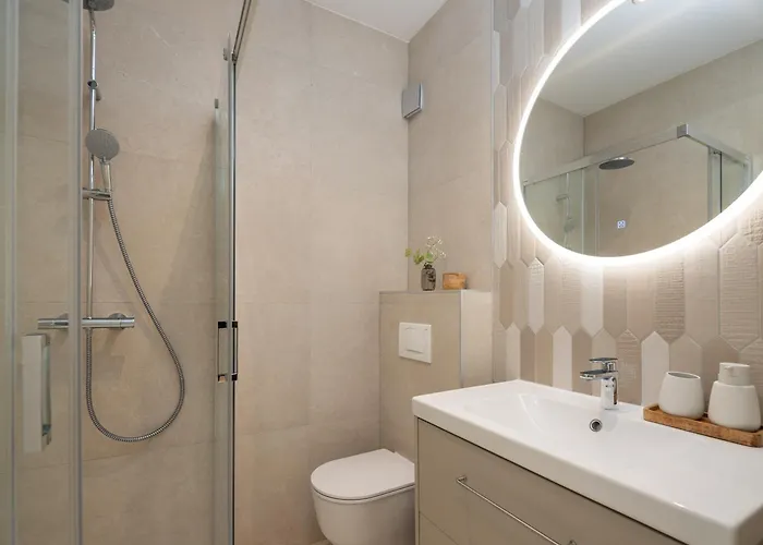 Βίλα Summer House Lea - With Heated Pool And Sea View Bast