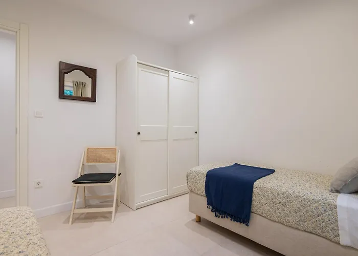 Summer House Lea - With Heated Pool And Sea View