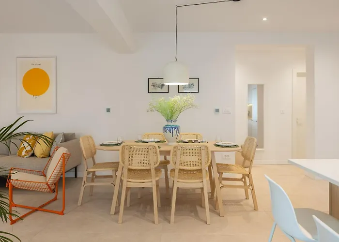 Summer House Lea - With Heated Pool And Sea View
