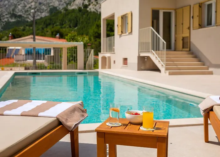 Βίλα Summer House Lea - With Heated Pool And Sea View Bast